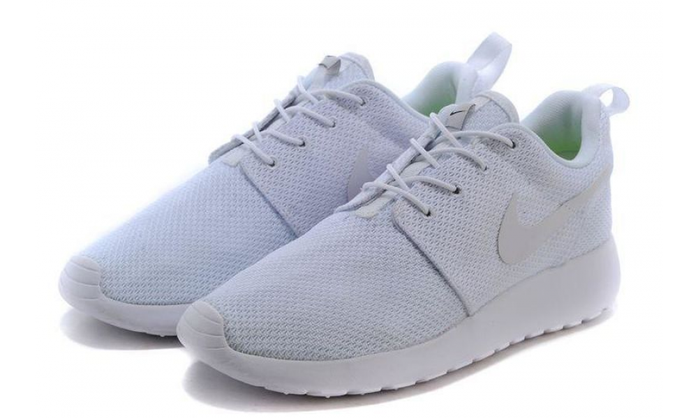 White run. Кроссовки Nike Roshe Run белые. Найк Роше РАН белые. Кросовки Roche Run белые мужские. Кроссовки Nike Roshe Run белые женские.