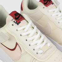 Кроссовки Nike Air Force бежевые с красным